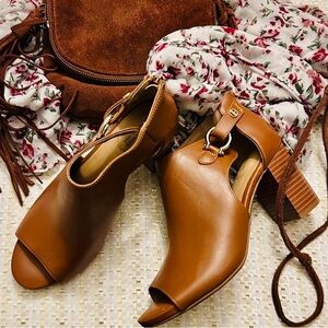 Giani Bernini Brown Peep-Toe Gold Buckle Horse Bit Block Heel Shooties size 8.5